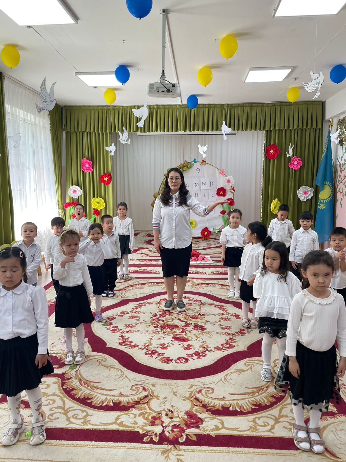 " 9 Мамыр жеңіс туы желбіреп"